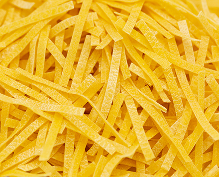 Wstążka- Makaron wykwintny z jaj bażancich- Letnia Kuchnia zbliżenie